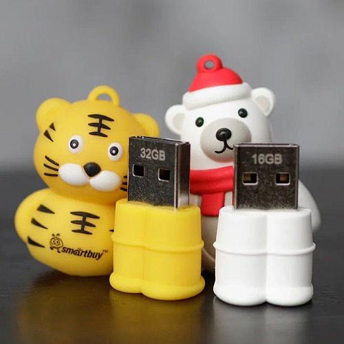 16GB USB 2.0 Flash Drive SmartBuy NY Белый Медведь (SB16GBPolarBearW)